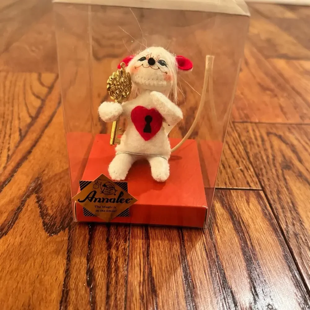 Valentine's Day Annalee Doll Mouse 2008 Key to My Heart in Box Anthropomorphic